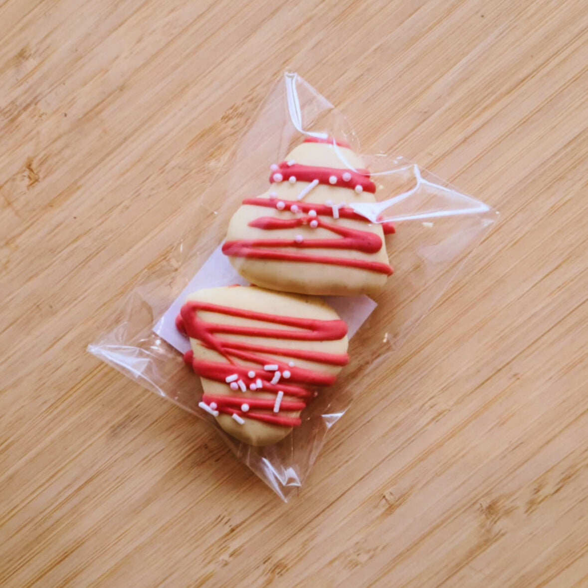 strawberry marshmallow coated in white chocolate in package